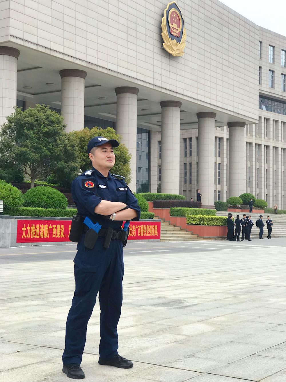 警察装备大合集手机版法国警察系列六部曲合集1080p-第2张图片-太平洋在线下载